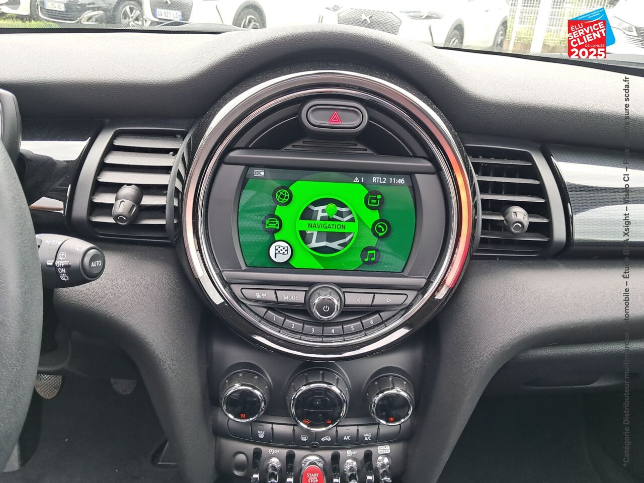Véhicule d'occasion MINI MINI COOPER 136CH EDITION GREENWICH 115G TOUVRANT GPS CARPLAY chez BMW Pontarlier