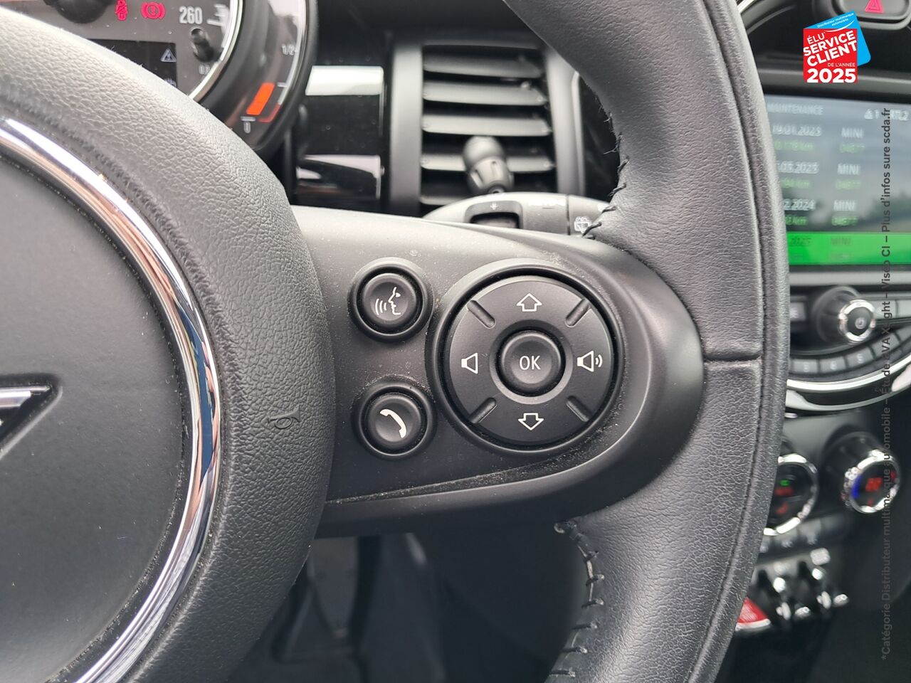 Véhicule d'occasion MINI MINI COOPER 136CH EDITION GREENWICH 115G TOUVRANT GPS CARPLAY chez BMW Pontarlier