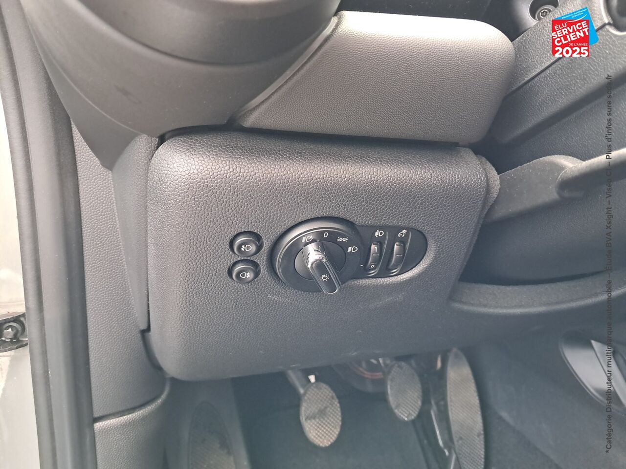 Véhicule d'occasion MINI MINI COOPER 136CH EDITION GREENWICH 115G TOUVRANT GPS CARPLAY chez BMW Pontarlier