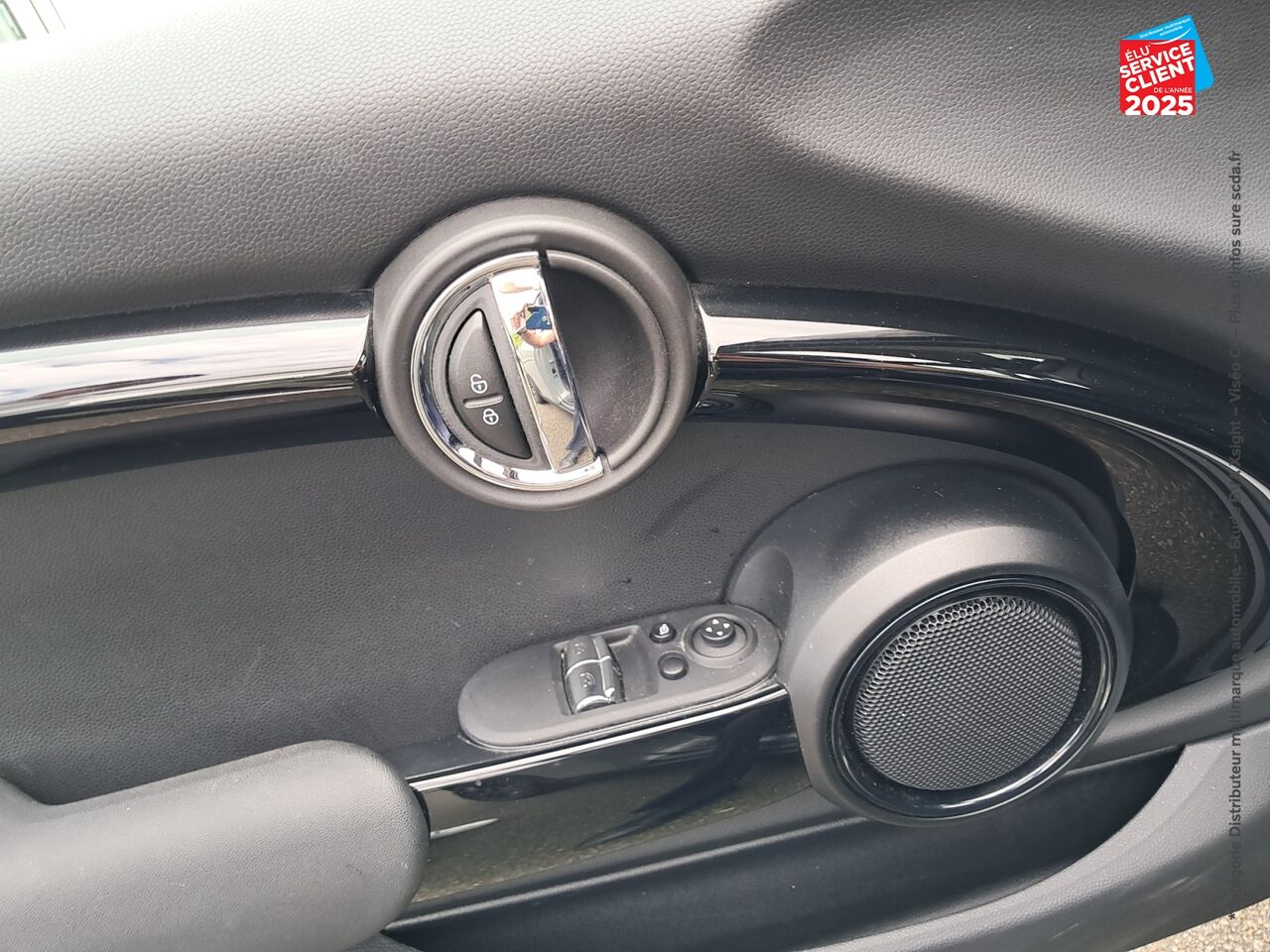 Véhicule d'occasion MINI MINI COOPER 136CH EDITION GREENWICH 115G TOUVRANT GPS CARPLAY chez BMW Pontarlier