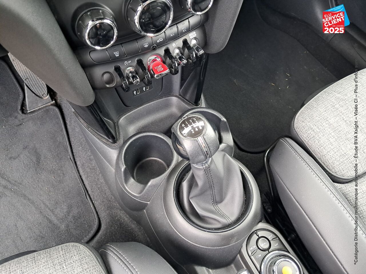 Véhicule d'occasion MINI MINI COOPER 136CH EDITION GREENWICH 115G TOUVRANT GPS CARPLAY chez BMW Pontarlier