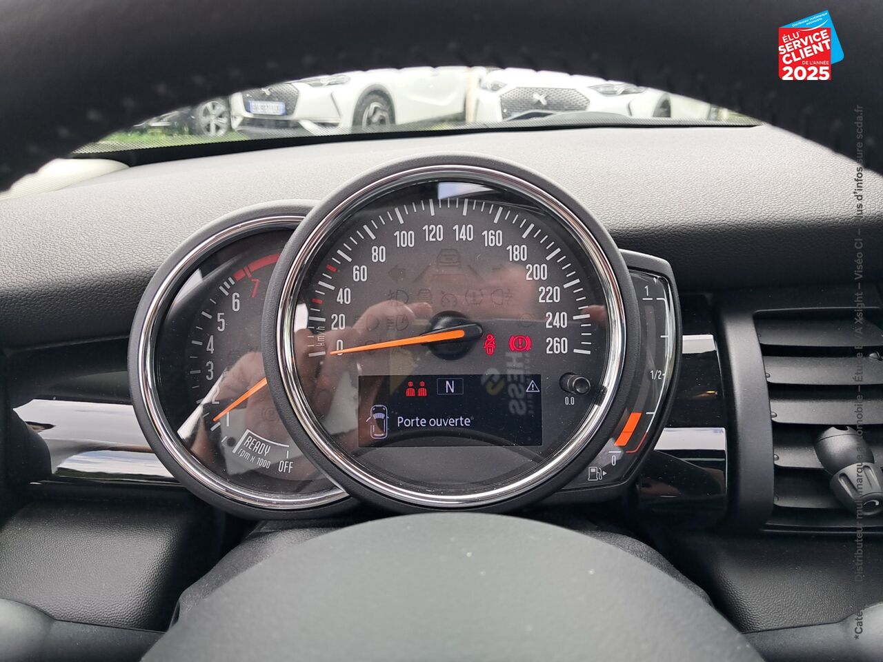 Véhicule d'occasion MINI MINI COOPER 136CH EDITION GREENWICH 115G TOUVRANT GPS CARPLAY chez BMW Pontarlier
