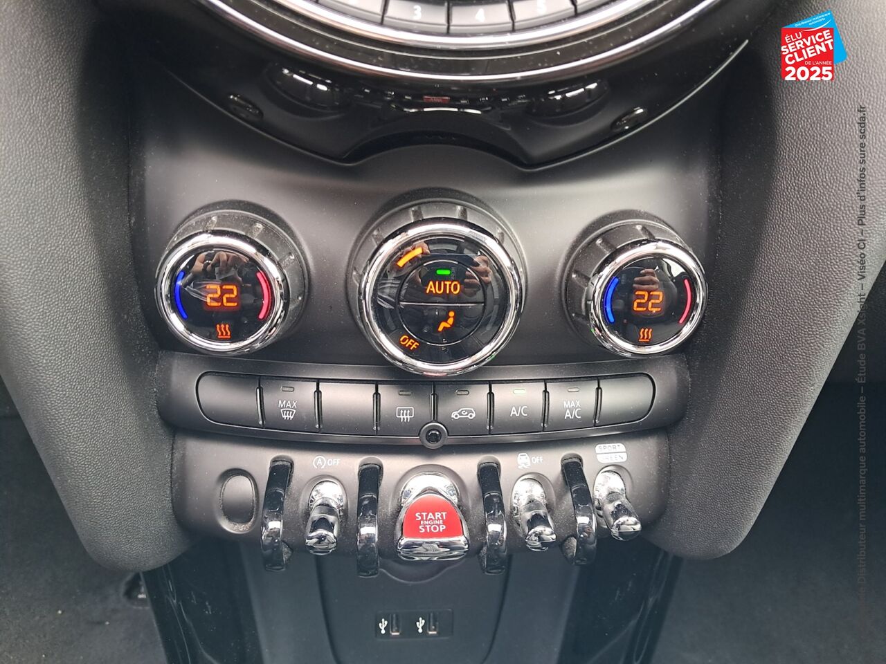 Véhicule d'occasion MINI MINI COOPER 136CH EDITION GREENWICH 115G TOUVRANT GPS CARPLAY chez BMW Pontarlier