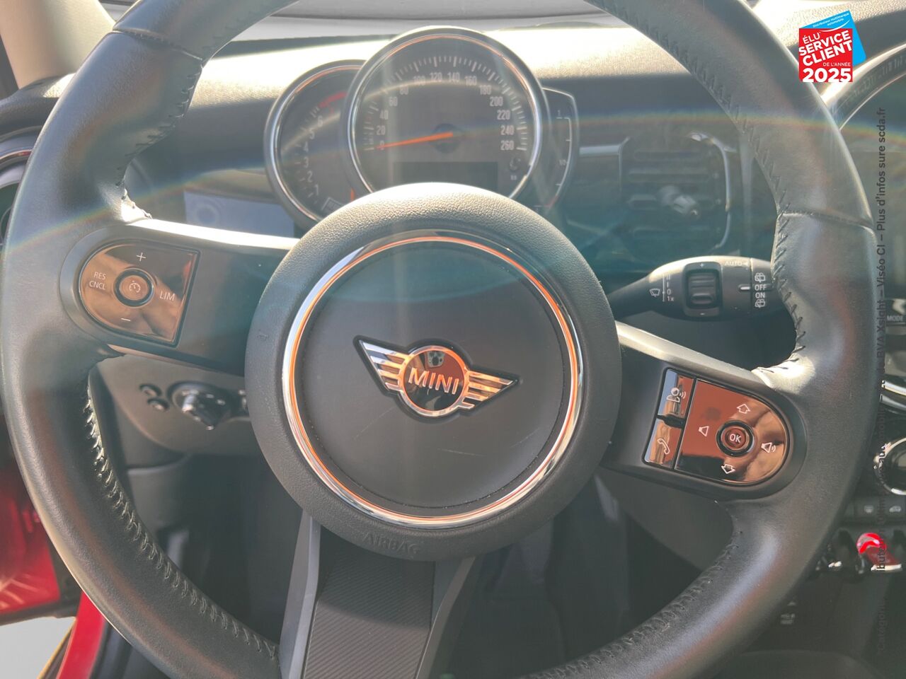 Véhicule d'occasion MINI MINI 5 PORTES COOPER S 178CH EDITION CAMDEN GPS CAMERA CARPLAY chez BMW Lons le Saunier