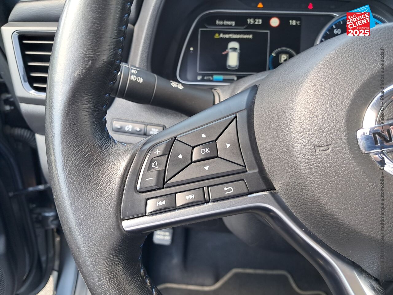 Véhicule d'occasion NISSAN LEAF 150CH 40KWH ACENTA 2018 GPS chez Nissan Qashqai occasion