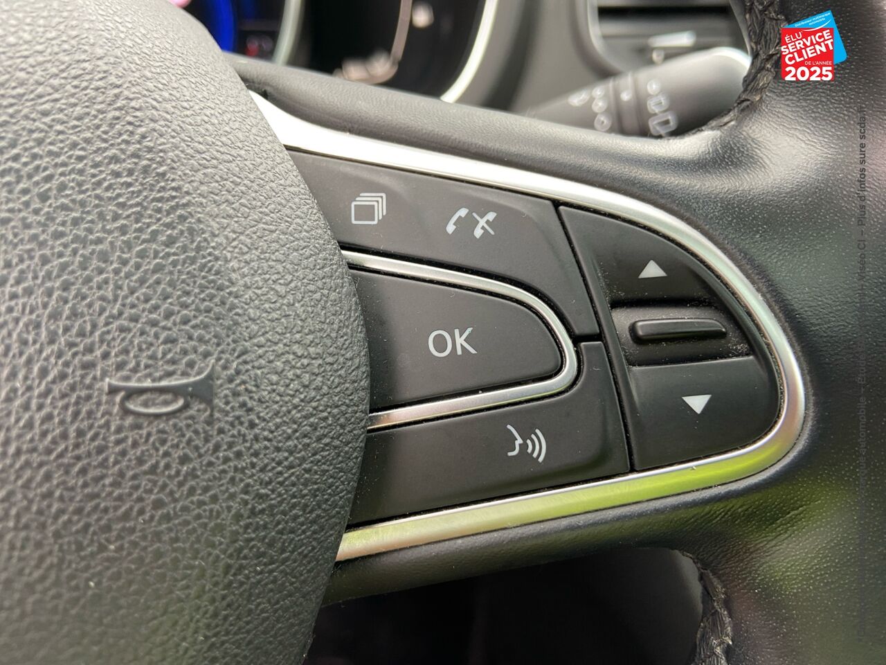 Véhicule d'occasion RENAULT SCENIC 1.7 BLUE DCI 150CH INTENS chez Nissan Belfort
