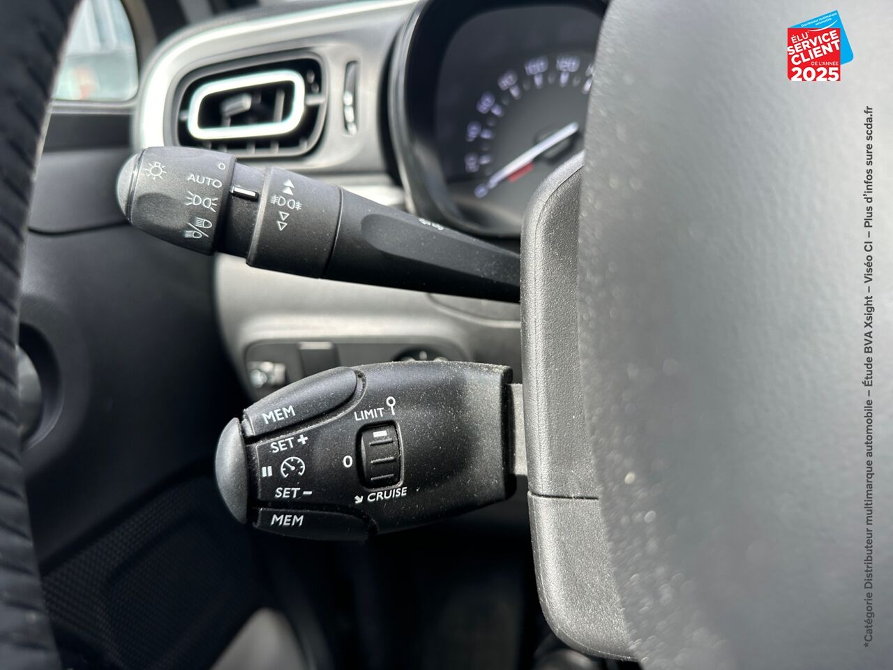 Véhicule d'occasion CITROEN C3 1.2 PURETECH 83CH S/S SHINE GPS RADAR AR chez Toyota Sarreguemines