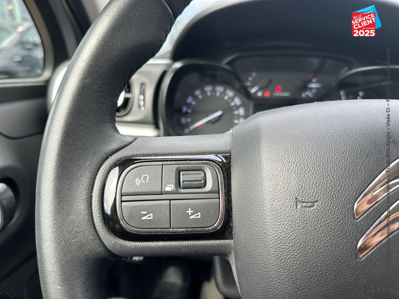 Véhicule d'occasion CITROEN C3 1.2 PURETECH 83CH S/S SHINE GPS RADAR AR chez Toyota Sarreguemines