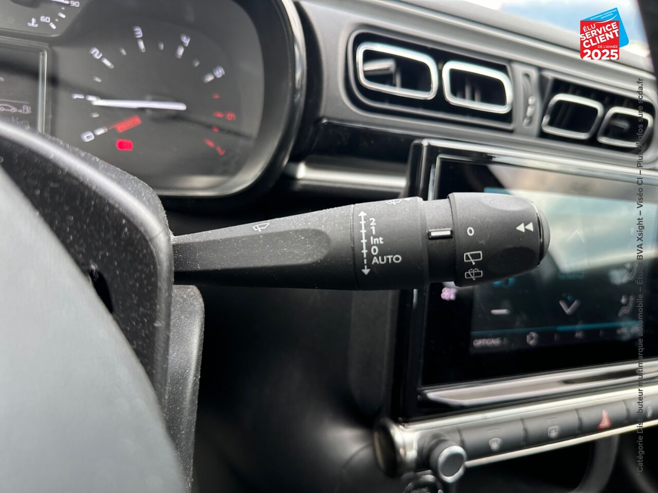 Véhicule d'occasion CITROEN C3 1.2 PURETECH 83CH S/S SHINE GPS RADAR AR chez Toyota Sarreguemines