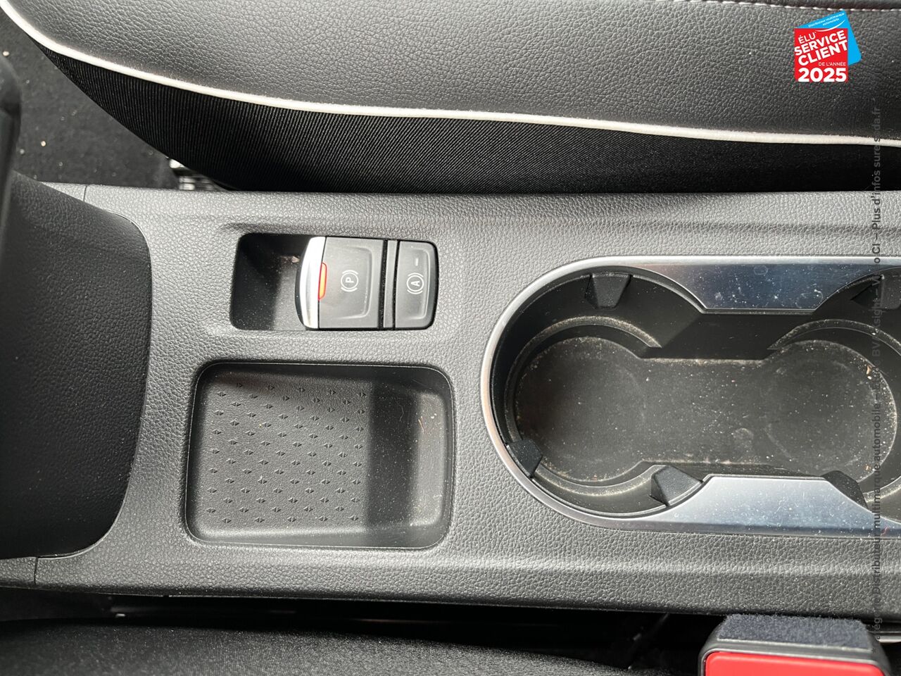 Véhicule d'occasion RENAULT CAPTUR 1.3 TCE 130CH FAP INTENS CAMERA GPS chez Renault Colmar
