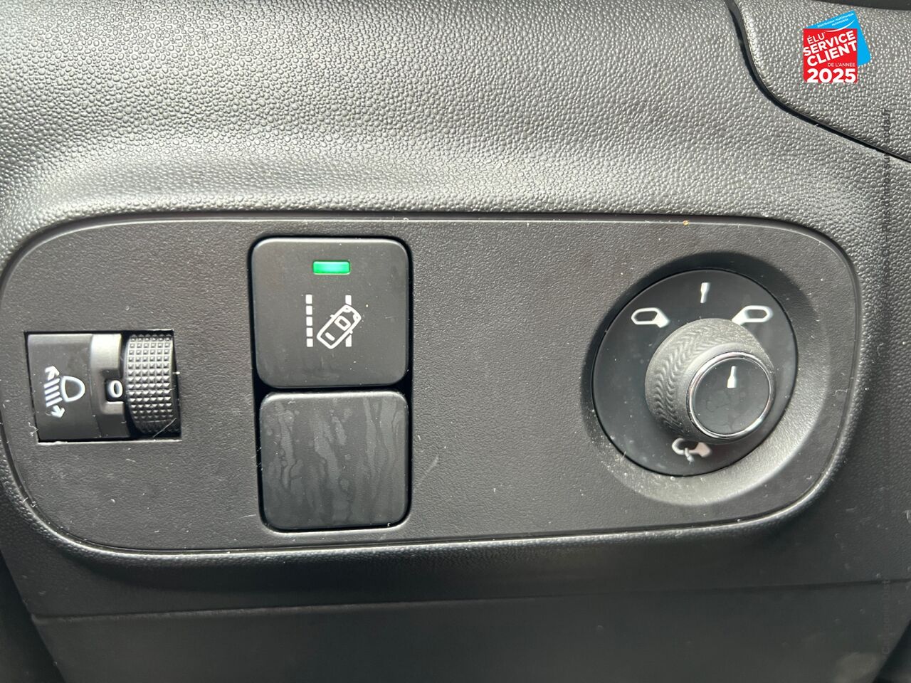 Véhicule d'occasion CITROEN C3 1.2 PURETECH 83CH SS SHINE chez HESS Automobile