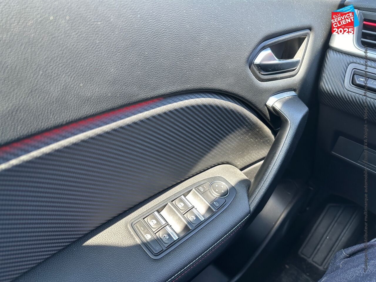 Véhicule d'occasion RENAULT CAPTUR 1.6 E-TECH HYBRIDE 145CH RS LINE CAMERA GPS chez Toyota Thionville
