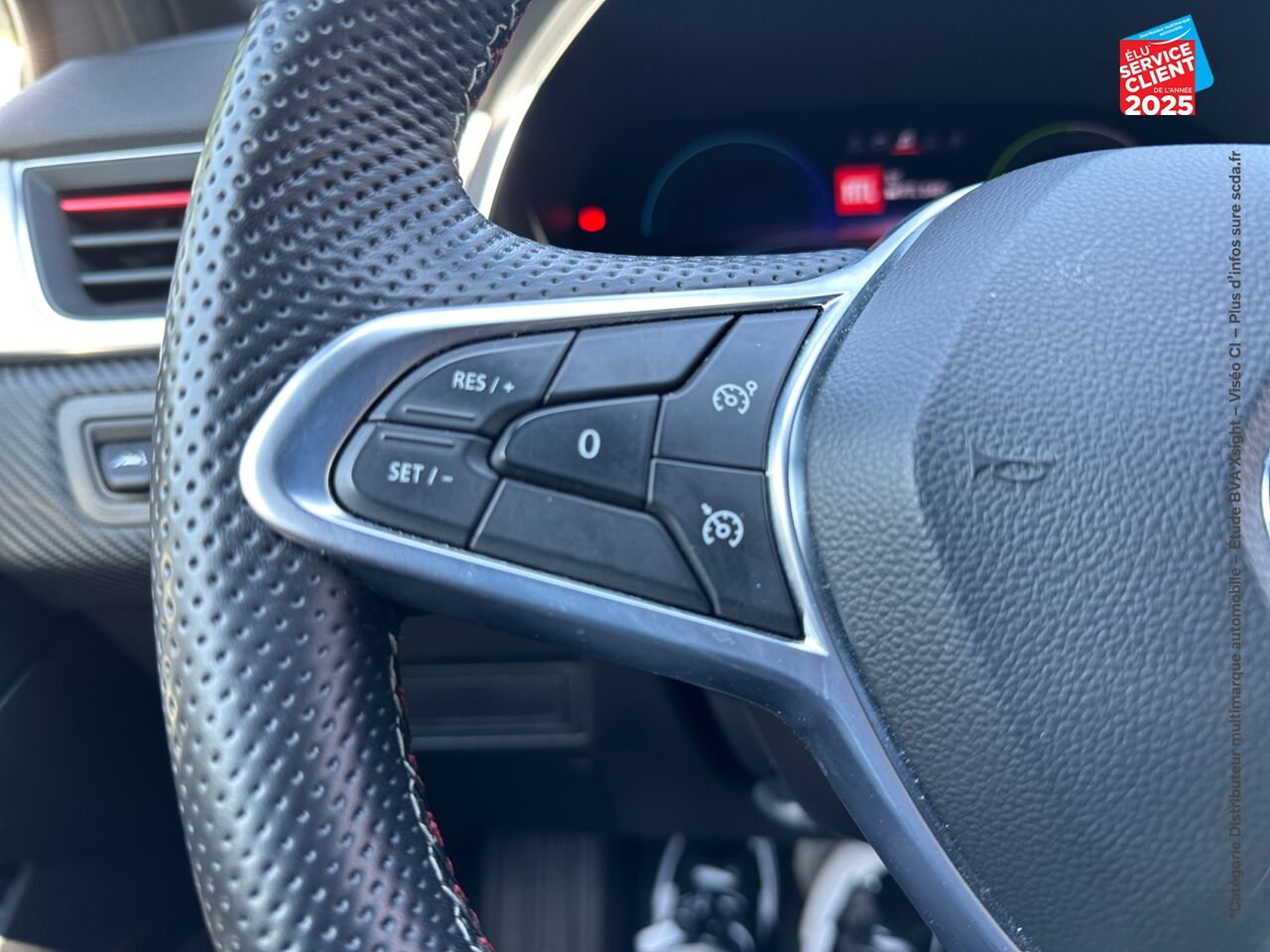Véhicule d'occasion RENAULT CAPTUR 1.6 E-TECH HYBRIDE 145CH RS LINE CAMERA GPS chez Toyota Thionville