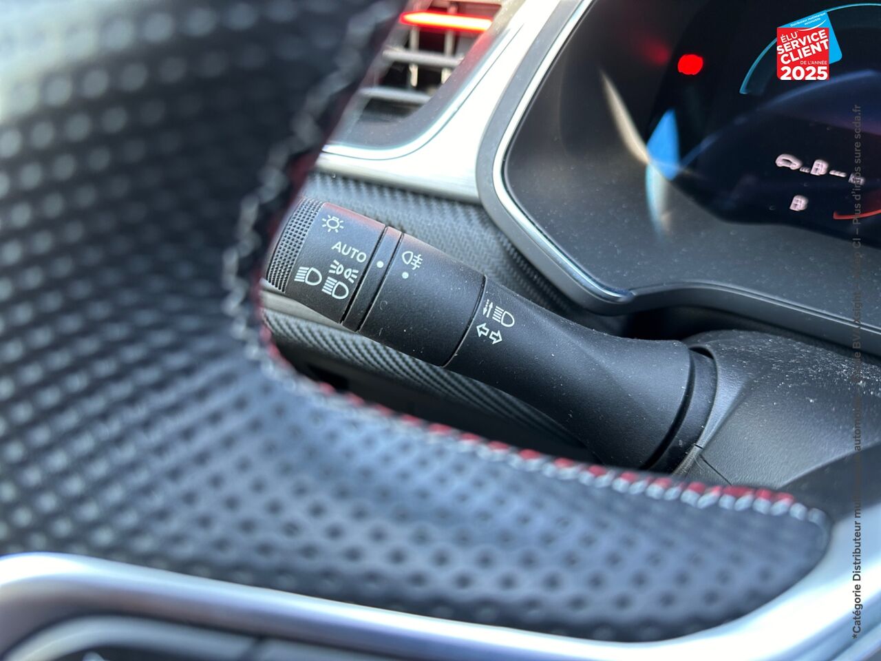 Véhicule d'occasion RENAULT CAPTUR 1.6 E-TECH HYBRIDE 145CH RS LINE CAMERA GPS chez Toyota Thionville