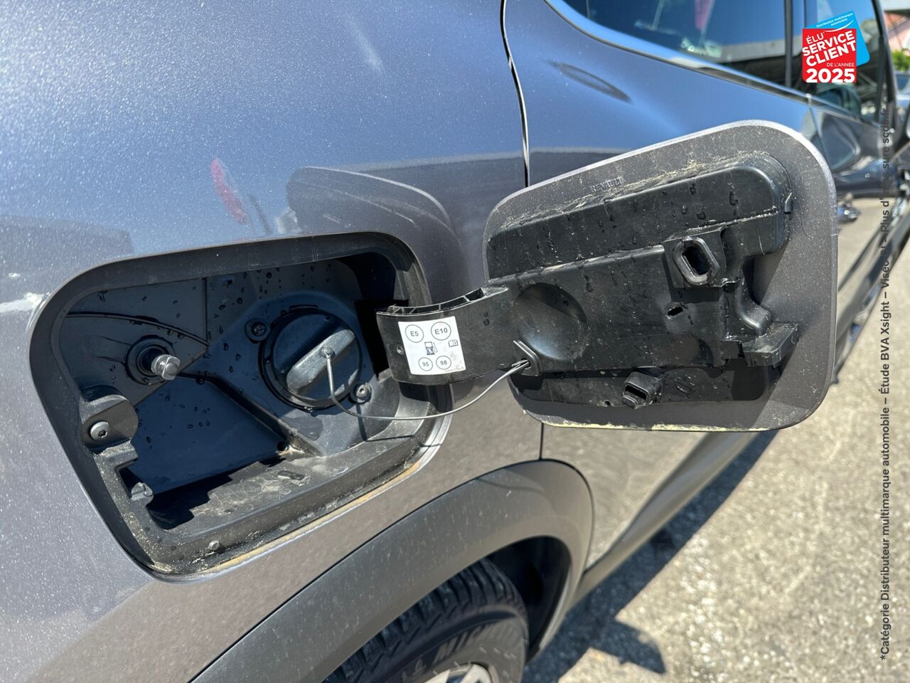Véhicule d'occasion RENAULT CAPTUR 1.6 E-TECH HYBRIDE 145CH RS LINE CAMERA GPS chez Toyota Thionville