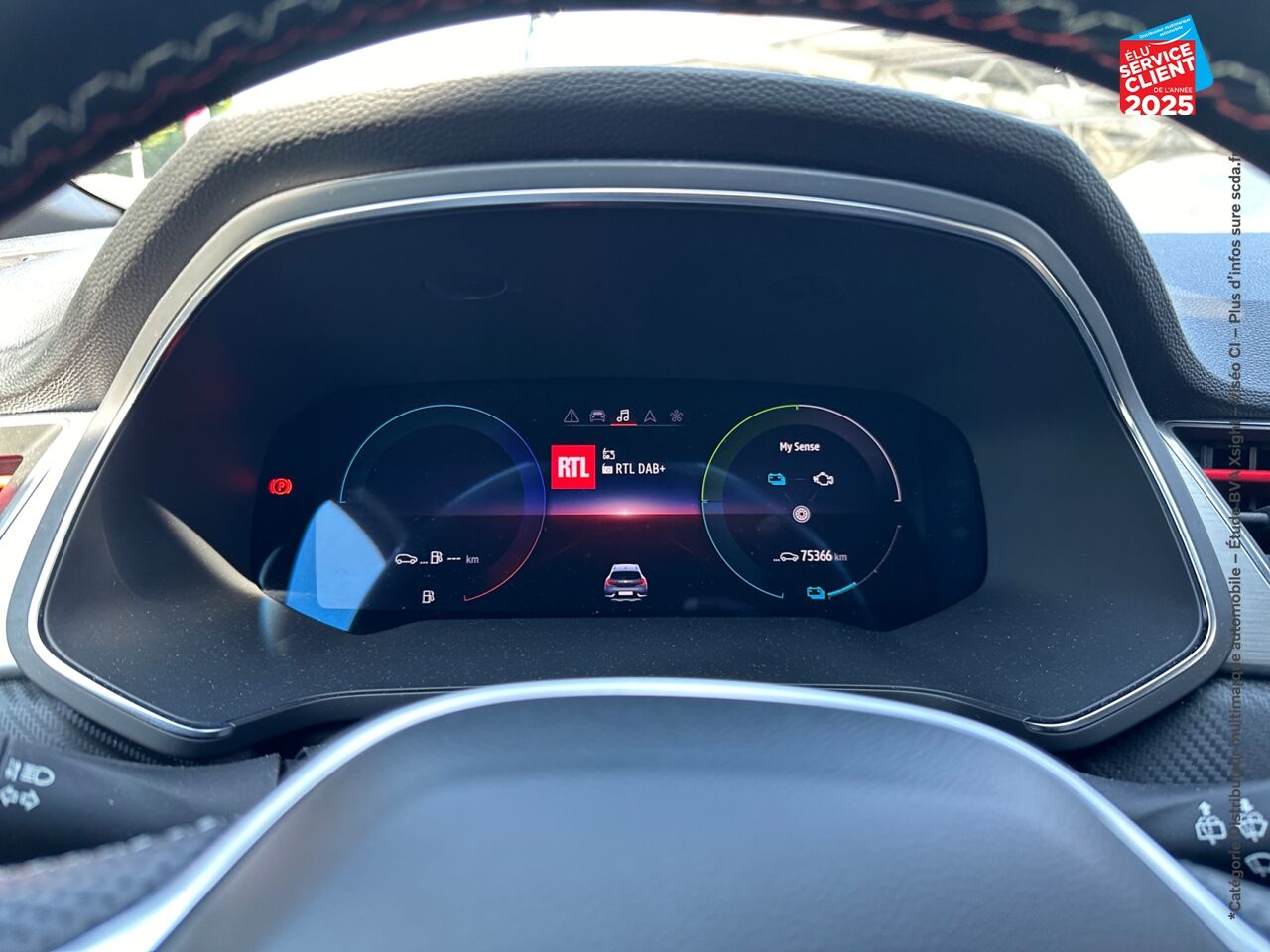 Véhicule d'occasion RENAULT CAPTUR 1.6 E-TECH HYBRIDE 145CH RS LINE CAMERA GPS chez Toyota Thionville
