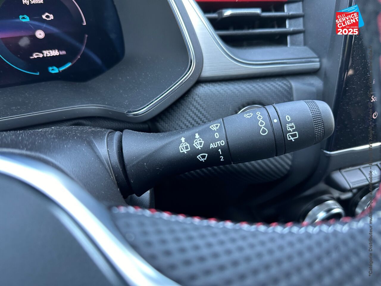 Véhicule d'occasion RENAULT CAPTUR 1.6 E-TECH HYBRIDE 145CH RS LINE CAMERA GPS chez Toyota Thionville