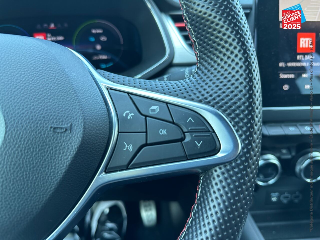 Véhicule d'occasion RENAULT CAPTUR 1.6 E-TECH HYBRIDE 145CH RS LINE CAMERA GPS chez Toyota Thionville