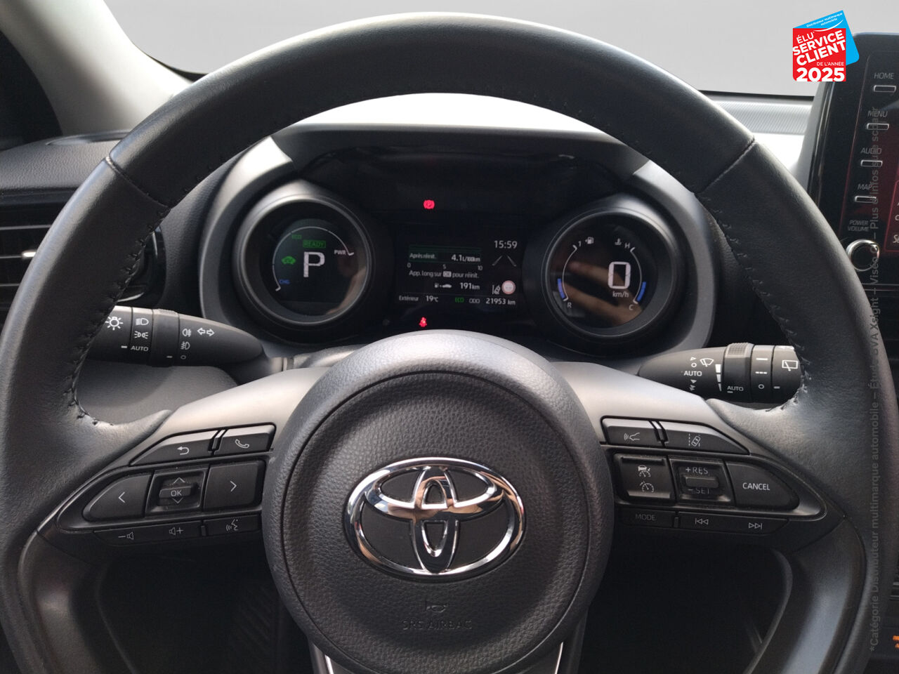Véhicule d'occasion TOYOTA YARIS 116H DESIGN 5P MY22 CAMERA chez Renault Saint-Louis