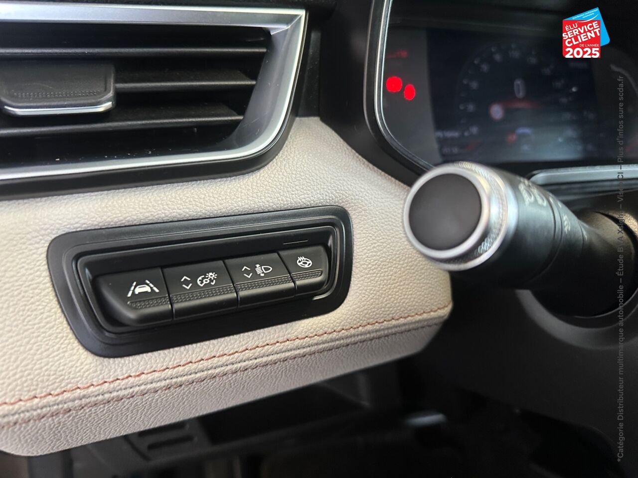 Véhicule d'occasion RENAULT CLIO 1.3 TCE 130CH FAP INITIALE PARIS EDC SIEGES CHAUF/CUIR GPS CAMERA BOSE chez Renault Sélestat