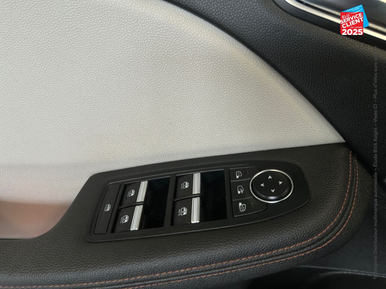 Véhicule d'occasion RENAULT CLIO 1.3 TCE 130CH FAP INITIALE PARIS EDC SIEGES CHAUF/CUIR GPS CAMERA BOSE chez Renault Sélestat