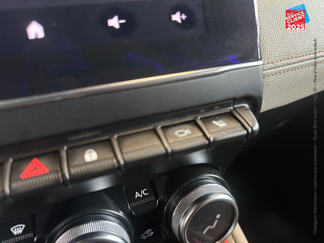 Véhicule d'occasion RENAULT CLIO 1.3 TCE 130CH FAP INITIALE PARIS EDC SIEGES CHAUF/CUIR GPS CAMERA BOSE chez Renault Sélestat