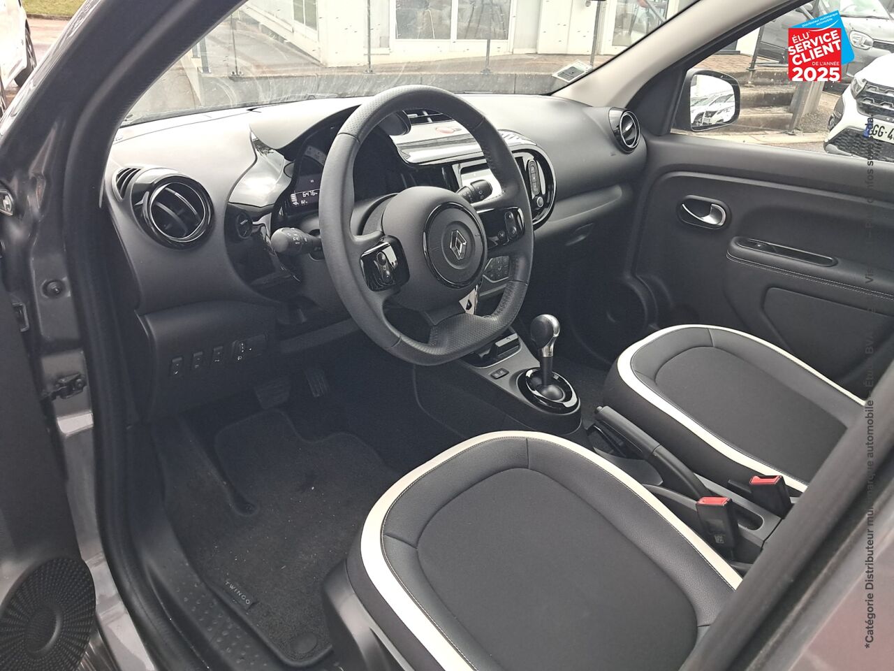Véhicule d'occasion RENAULT TWINGO E-TECH ELECTRIC URBAN NIGHT R80 ACHAT INTEGRAL chez Opel Nancy