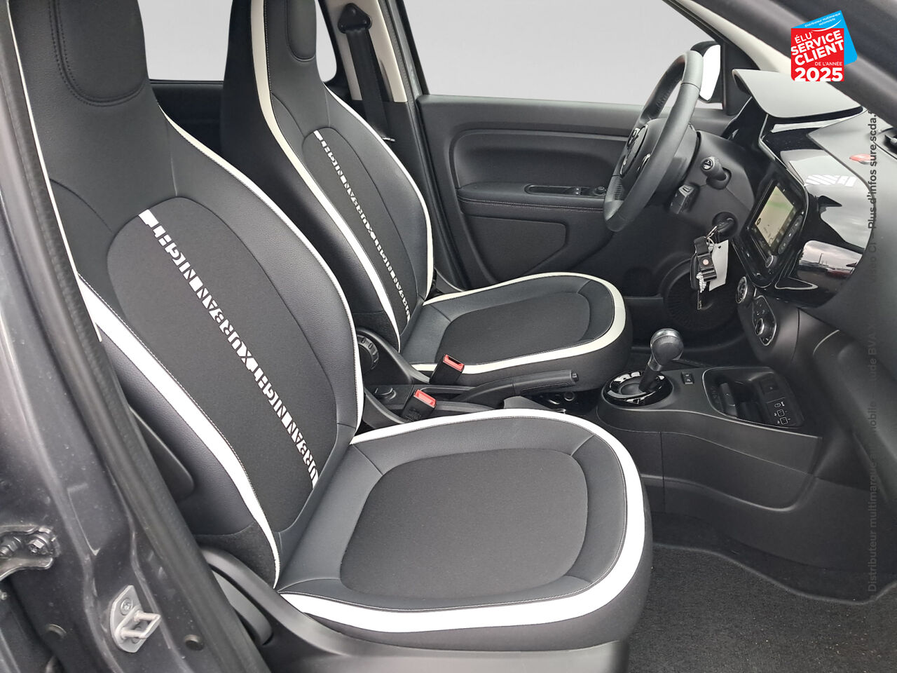 Véhicule d'occasion RENAULT TWINGO E-TECH ELECTRIC URBAN NIGHT R80 ACHAT INTEGRAL chez Opel Nancy