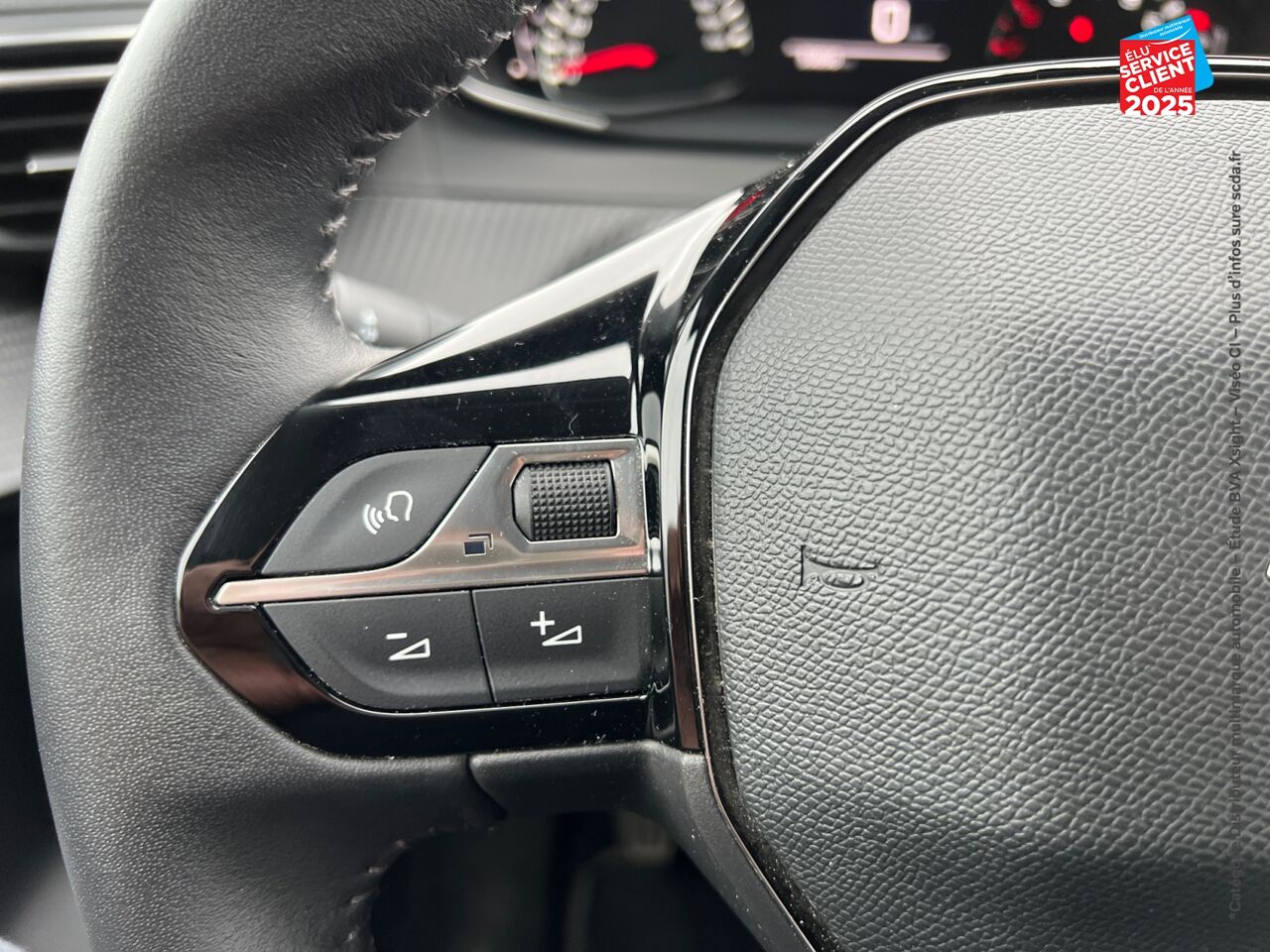 Véhicule d'occasion PEUGEOT 208 1.2 PURETECH 100CH S/S STYLE chez Renault Saint-Louis