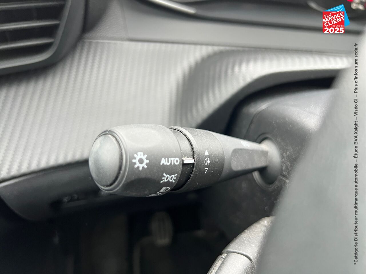 Véhicule d'occasion PEUGEOT 208 1.2 PURETECH 100CH S/S STYLE chez Renault Saint-Louis