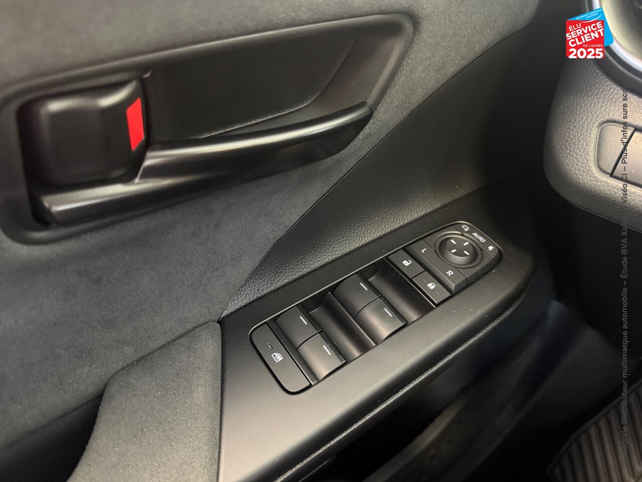 Véhicule neuf TOYOTA C-HR 2.0 HYBRIDE RECHARGEABLE 225CH COLLECTION PREMIERE NG23 chez Toyota Sarreguemines