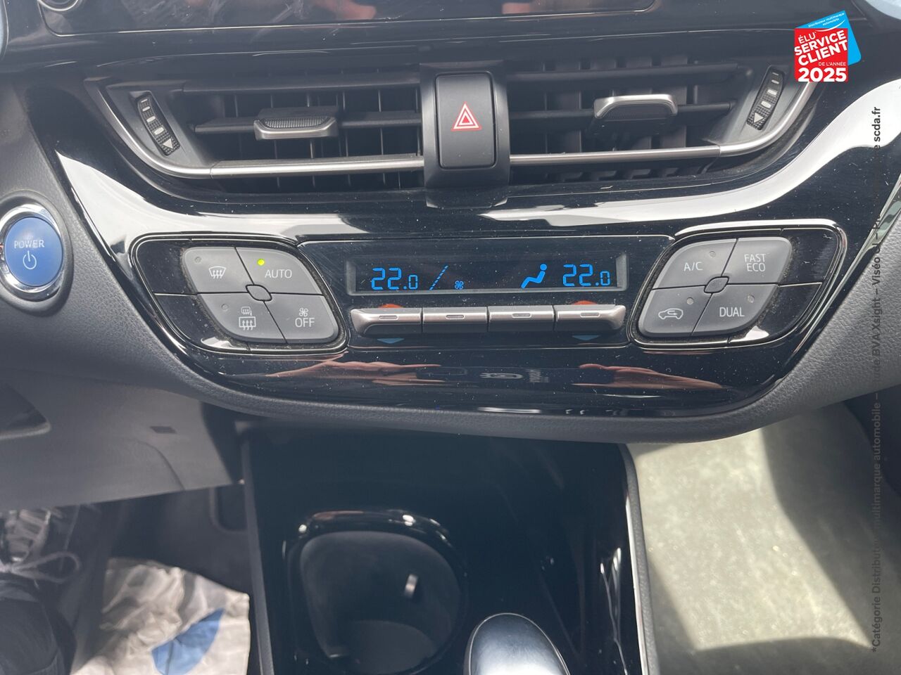 Véhicule d'occasion TOYOTA C-HR 1.8 HYBRIDE 122CH DESIGN E-CVT chez Toyota Saint Dizier