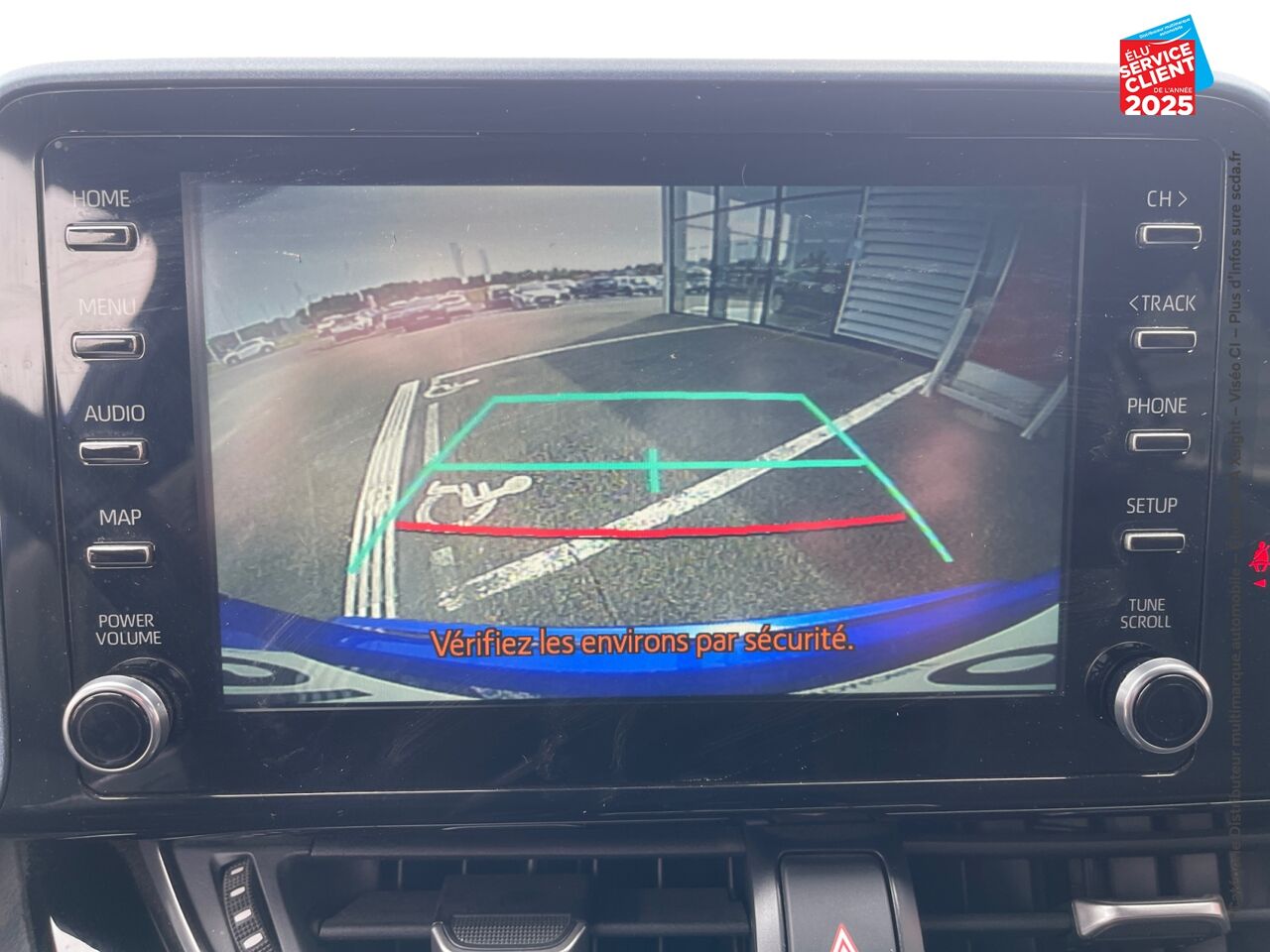 Véhicule d'occasion TOYOTA C-HR 1.8 HYBRIDE 122CH DESIGN E-CVT chez Toyota Saint Dizier