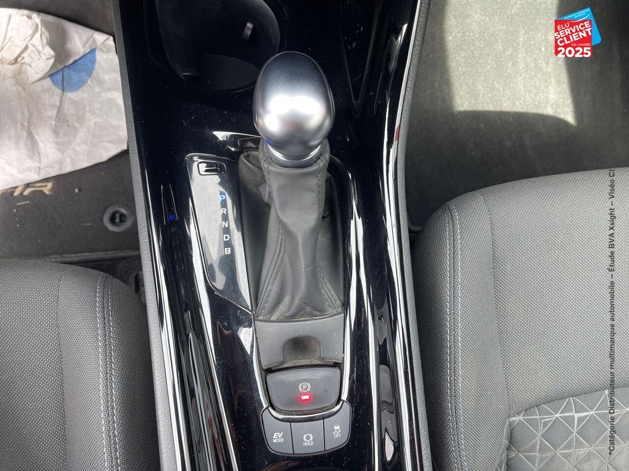 Véhicule d'occasion TOYOTA C-HR 1.8 HYBRIDE 122CH DESIGN E-CVT chez Toyota Saint Dizier