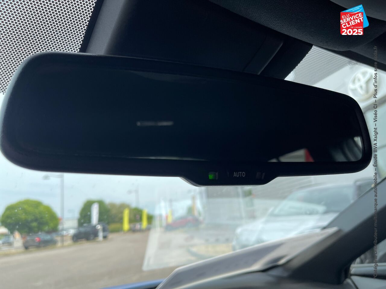 Véhicule d'occasion TOYOTA C-HR 1.8 HYBRIDE 122CH DESIGN E-CVT chez Toyota Saint Dizier