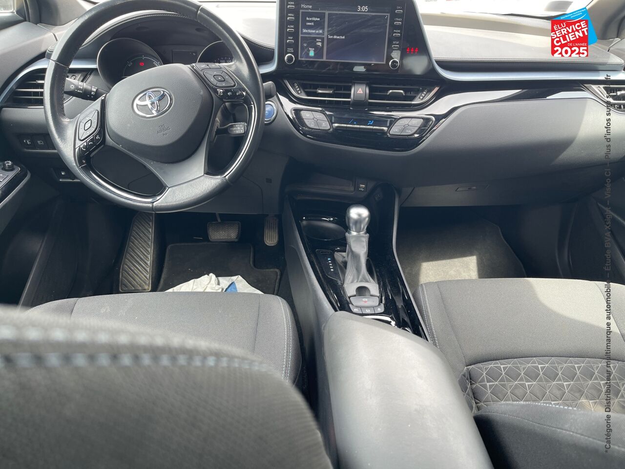 Véhicule d'occasion TOYOTA C-HR 1.8 HYBRIDE 122CH DESIGN E-CVT chez Toyota Saint Dizier