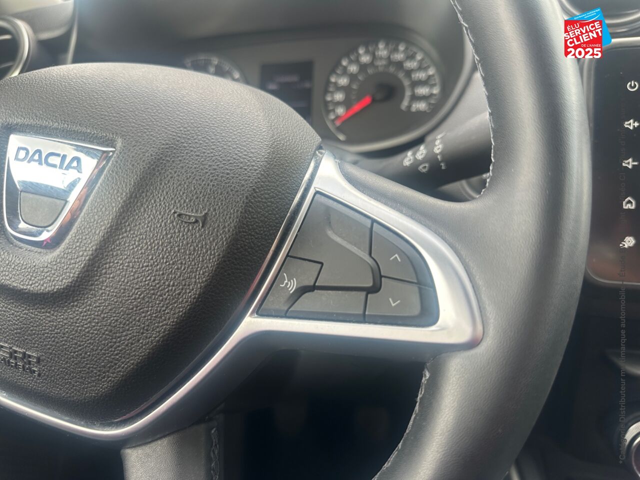 Véhicule d'occasion DACIA DUSTER 1.0 ECO-G 100CH PRESTIGE + 4X2 chez Renault Saint-Louis