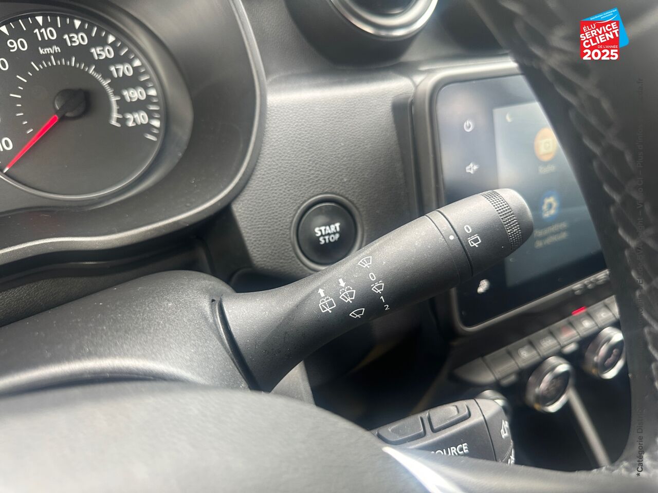 Véhicule d'occasion DACIA DUSTER 1.0 ECO-G 100CH PRESTIGE + 4X2 chez Renault Saint-Louis