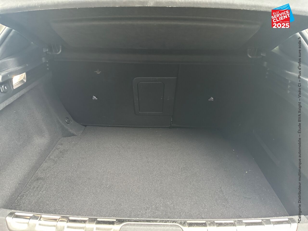 Véhicule d'occasion DS DS 4 PURETECH 130CH CROSS RIVOLI AUTOMATIQUE CUIR CAMERA GPS chez BMW Besançon