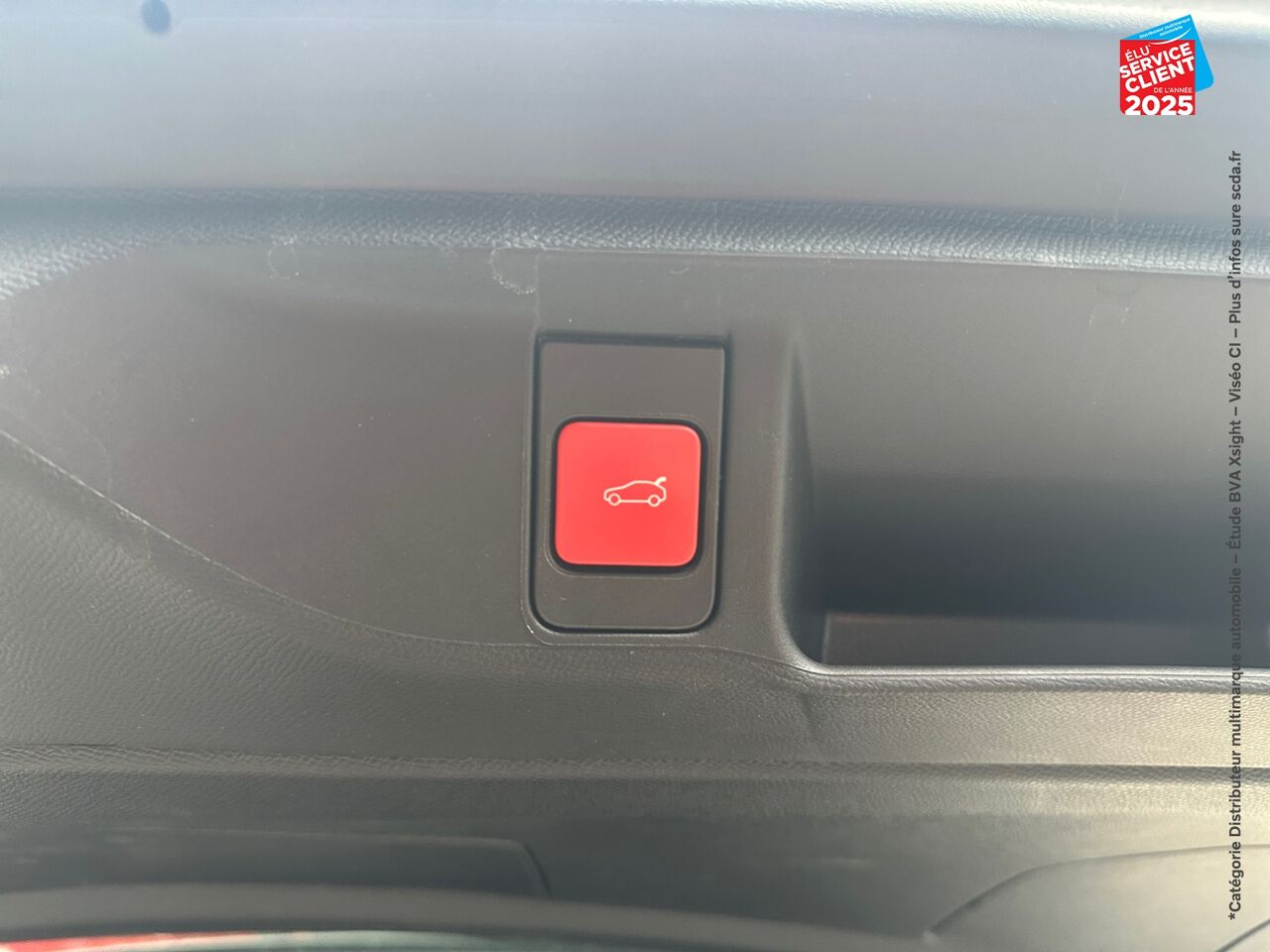 Véhicule d'occasion DS DS 4 PURETECH 130CH CROSS RIVOLI AUTOMATIQUE CUIR CAMERA GPS chez BMW Besançon