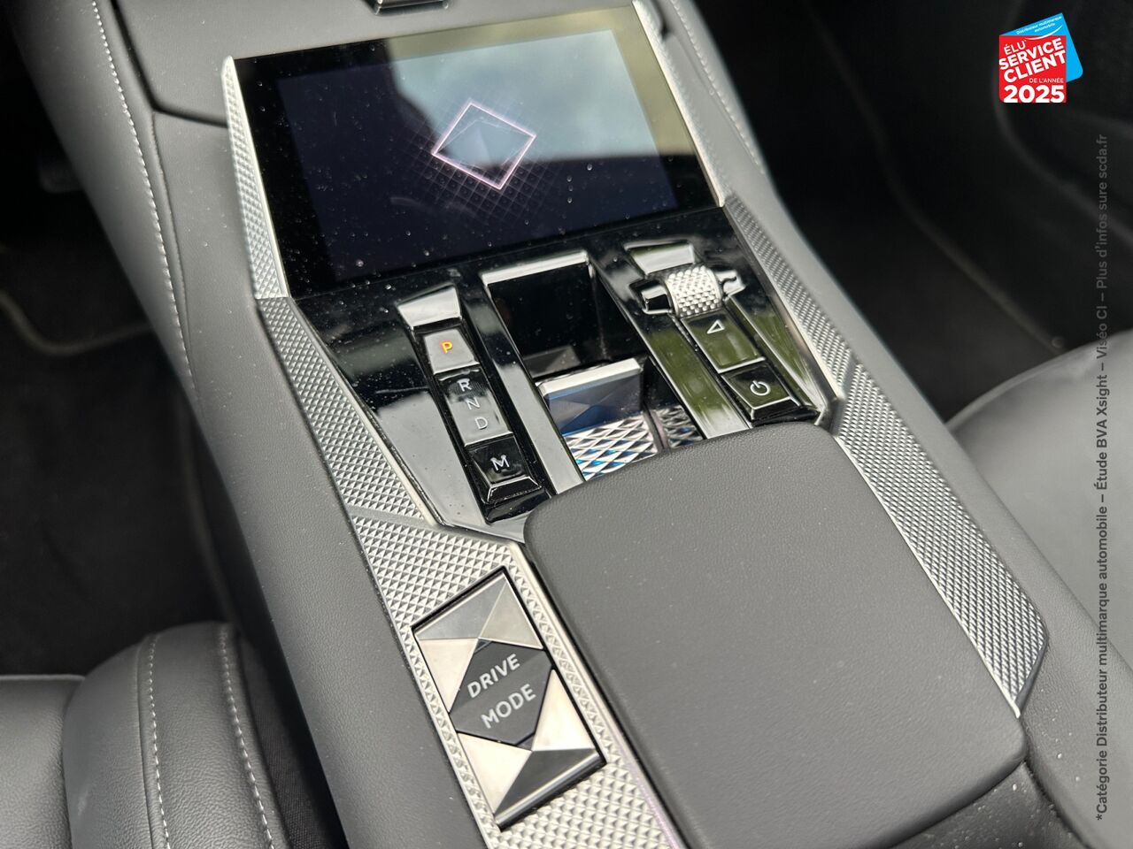 Véhicule d'occasion DS DS 4 PURETECH 130CH CROSS RIVOLI AUTOMATIQUE CUIR CAMERA GPS chez BMW Besançon