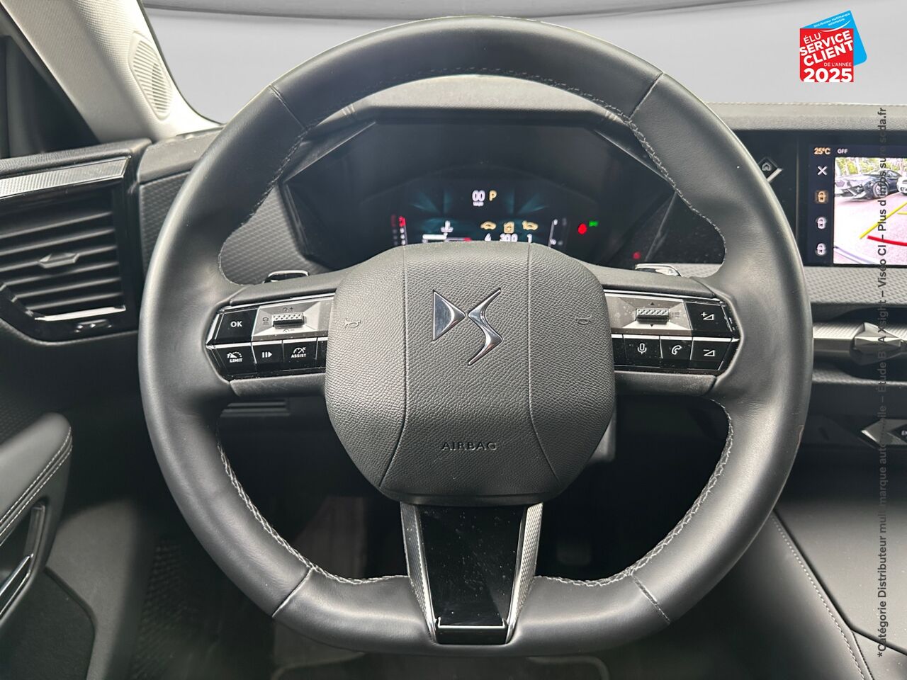 Véhicule d'occasion DS DS 4 PURETECH 130CH CROSS RIVOLI AUTOMATIQUE CUIR CAMERA GPS chez BMW Besançon