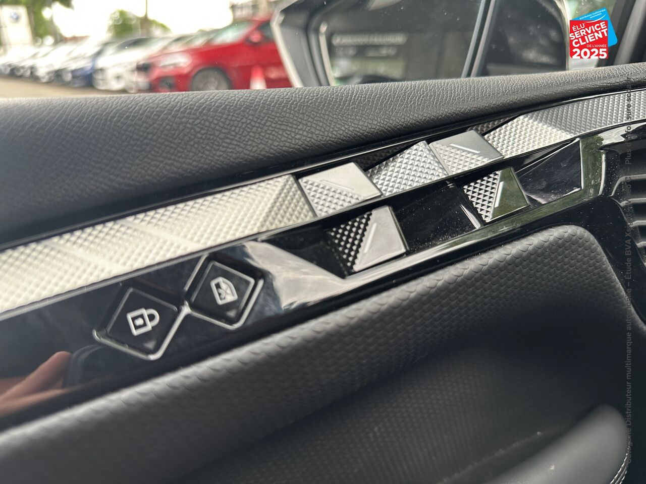Véhicule d'occasion DS DS 4 PURETECH 130CH CROSS RIVOLI AUTOMATIQUE CUIR CAMERA GPS chez BMW Besançon