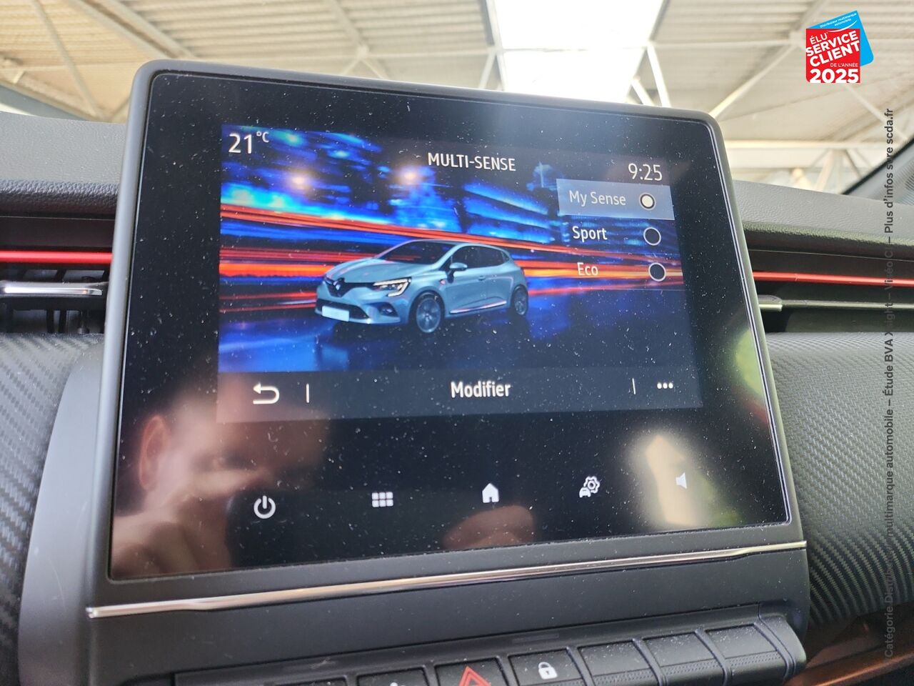 Véhicule d'occasion RENAULT CLIO 1.6 E-TECH HYBRIDE 140CH RS LINE -21N chez Toyota Thionville