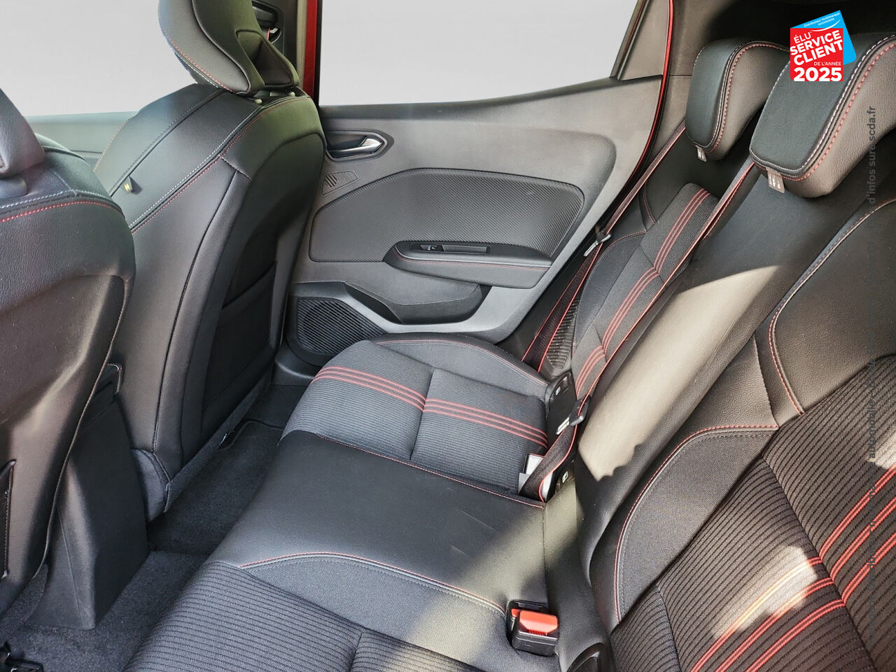 Véhicule d'occasion RENAULT CLIO 1.6 E-TECH HYBRIDE 140CH RS LINE -21N chez Toyota Thionville