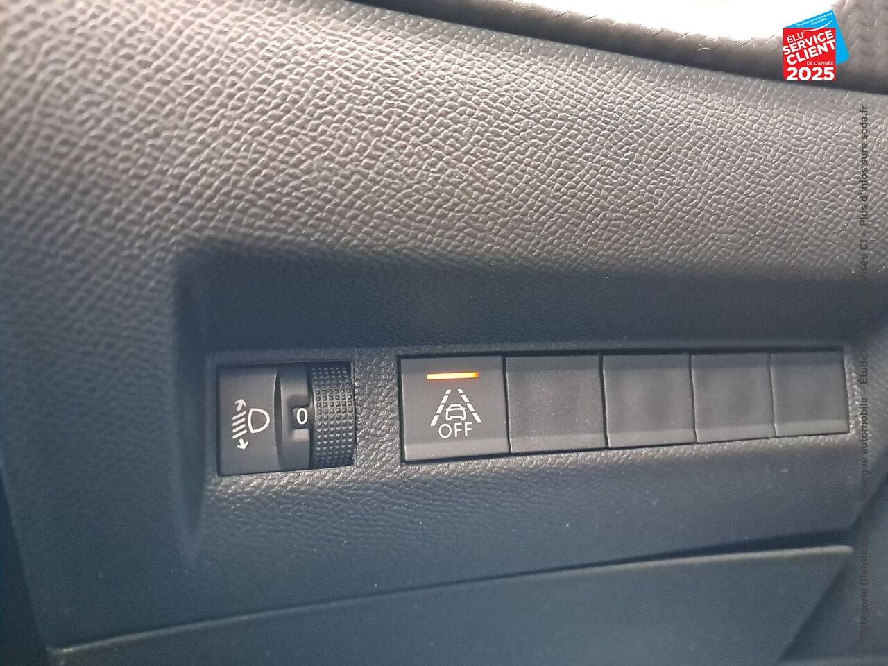 Véhicule d'occasion PEUGEOT 208 1.2 PURETECH 75CH SS ACTIVE PACK chez HESS Automobile