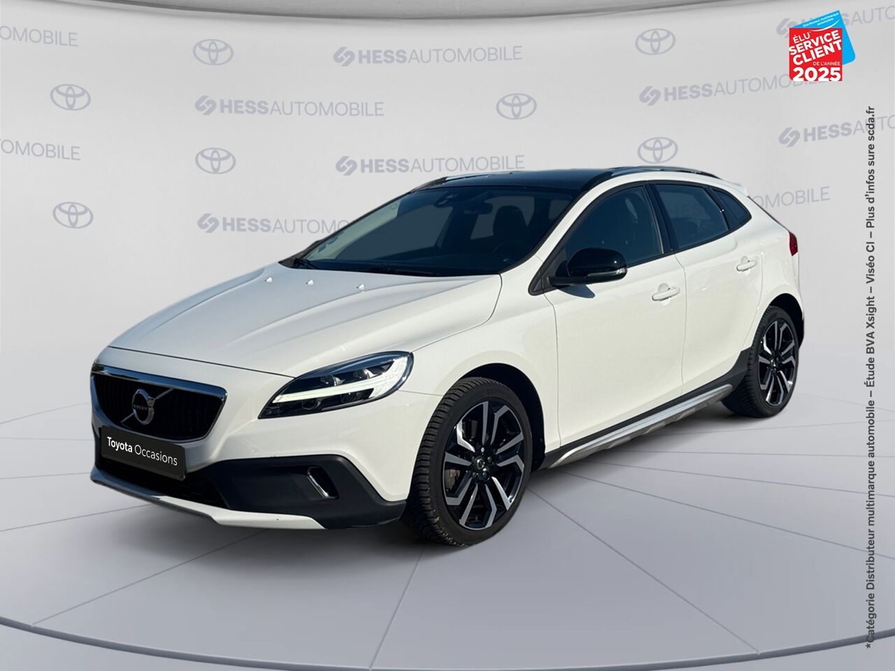 Véhicule d'occasion VOLVO V40 CROSS COUNTRY T3 152CH SIGNATURE EDITION GEARTRONIC TPANO CAMERA chez Renault Saint-Louis