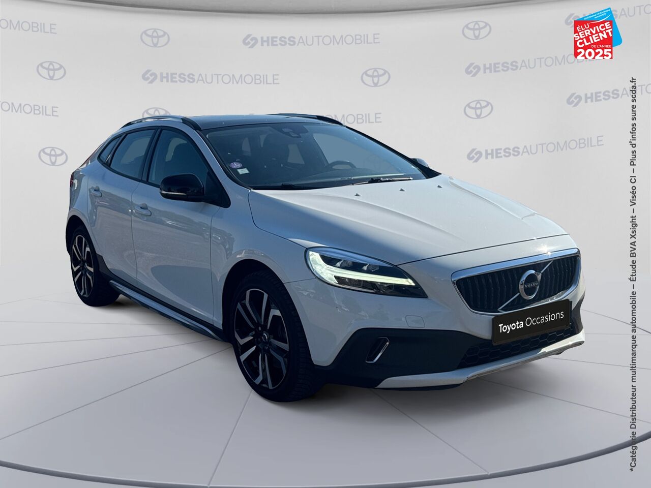 Véhicule d'occasion VOLVO V40 CROSS COUNTRY T3 152CH SIGNATURE EDITION GEARTRONIC TPANO CAMERA chez Renault Saint-Louis