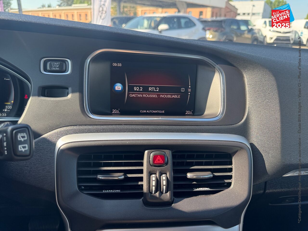 Véhicule d'occasion VOLVO V40 CROSS COUNTRY T3 152CH SIGNATURE EDITION GEARTRONIC TPANO CAMERA chez Renault Saint-Louis