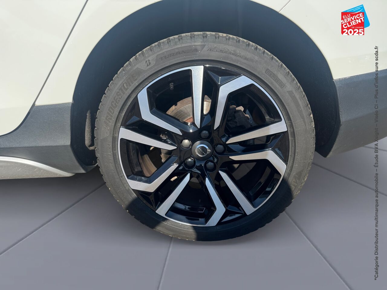 Véhicule d'occasion VOLVO V40 CROSS COUNTRY T3 152CH SIGNATURE EDITION GEARTRONIC TPANO CAMERA chez Renault Saint-Louis
